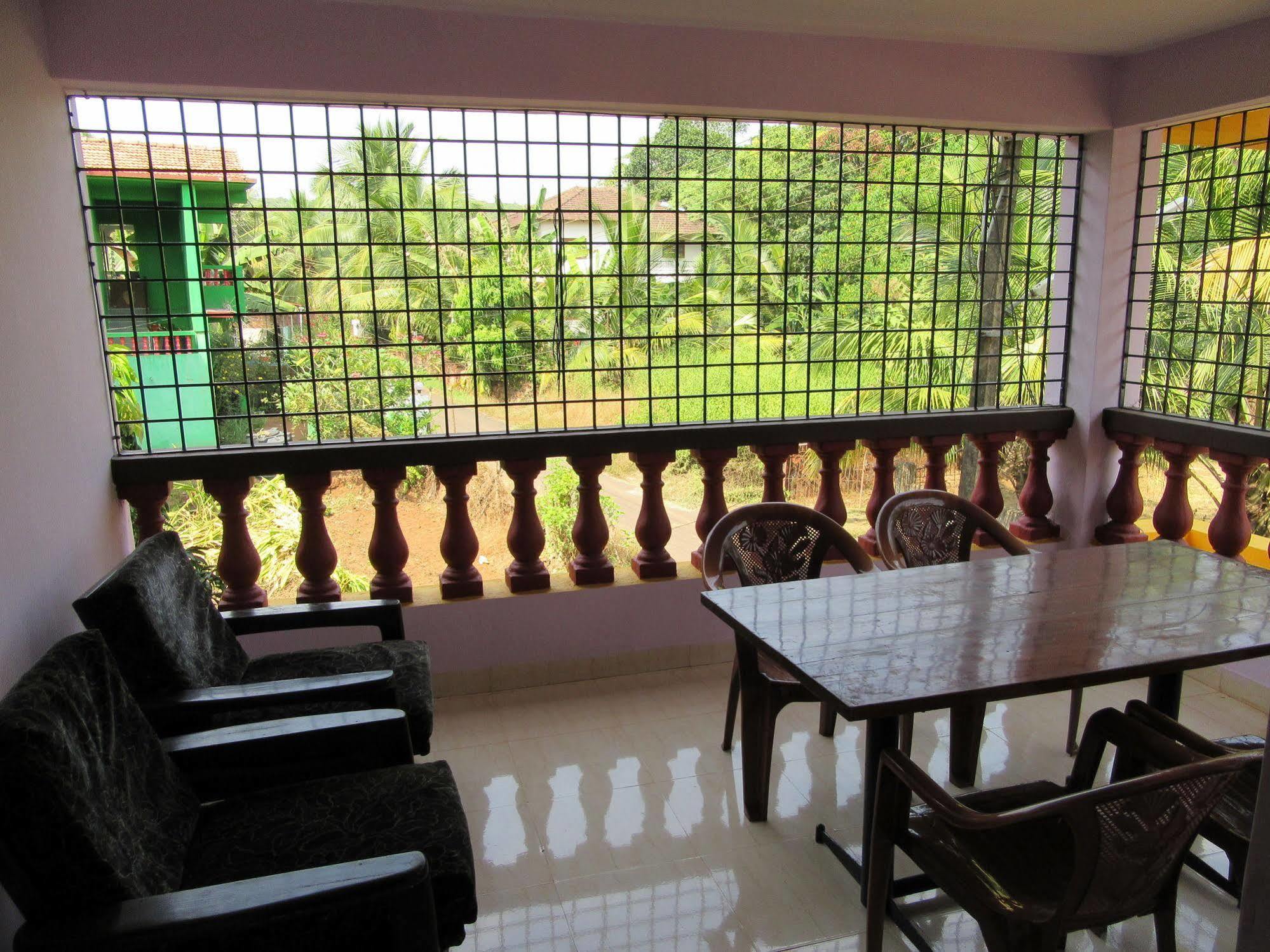 Mandrem Beach Guest House Goa Exterior photo