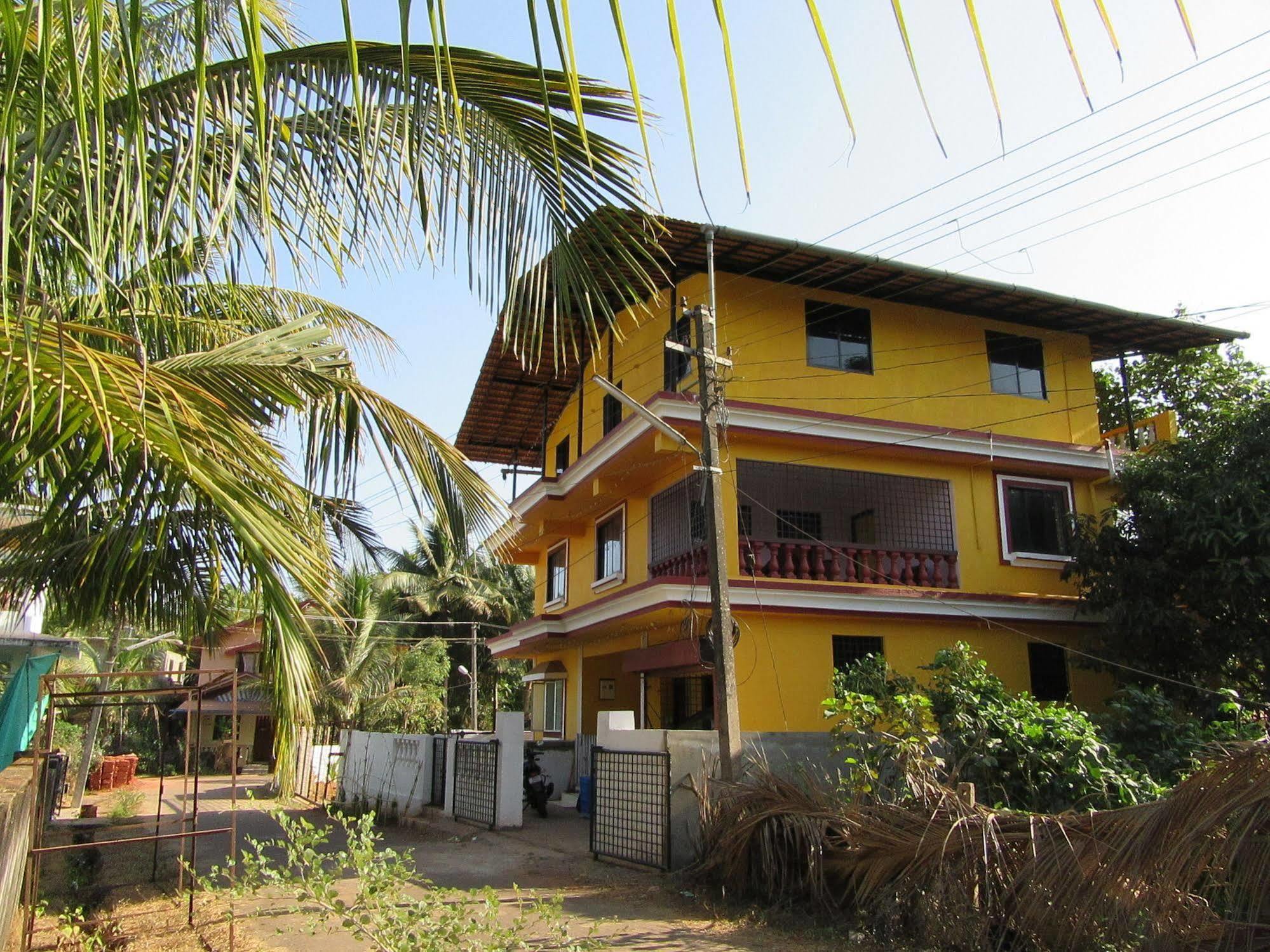 Mandrem Beach Guest House Goa Exterior photo