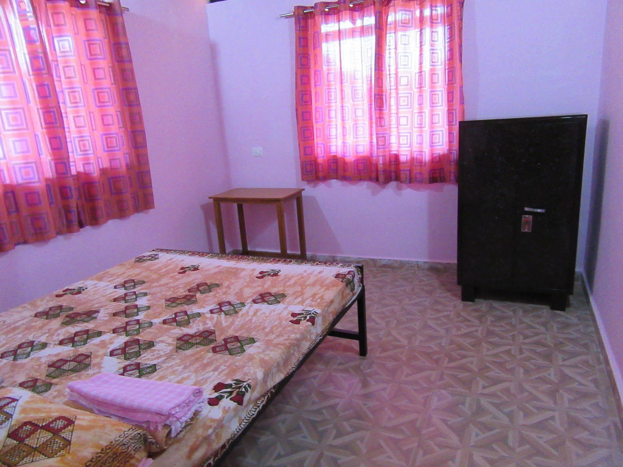 Mandrem Beach Guest House Goa Exterior photo